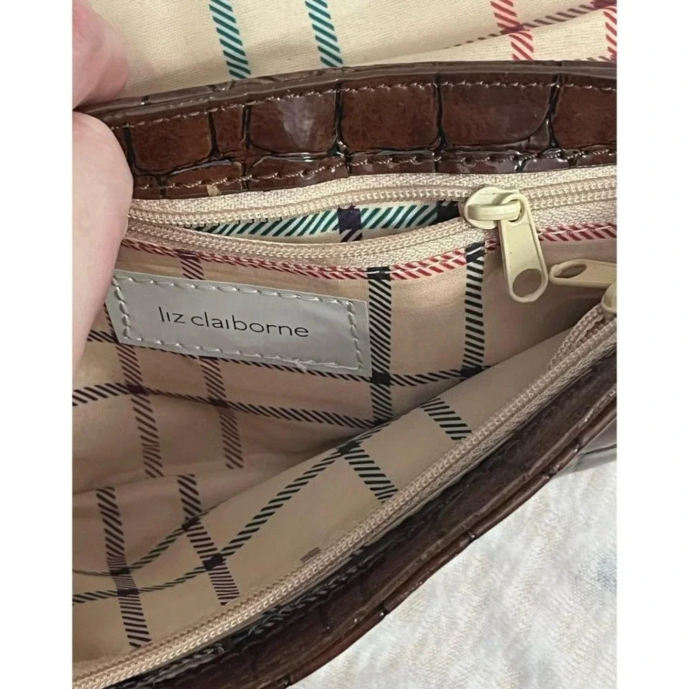 Liz Claiborne Brown Croc Embossed Patent Leather Wristlet Clutch‎ Purse Bag